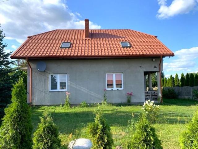 Polecam uroczy dom 150 m² z garażem i tarasem w otoczeniu lasów
