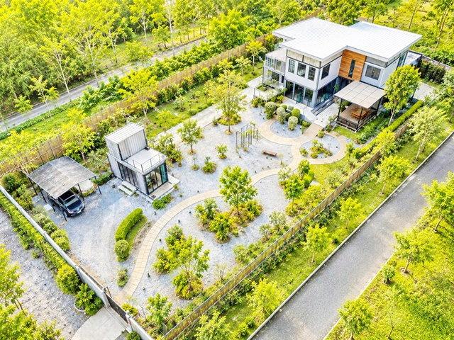MRTบางรักน้อย ท่าอิฐ 600 ม. คอมมูนิตี้ลี้ลับ 1ไร่ ให้เช่า สไตล์โมเดิร์นลอฟท์ 5ห้องใหญ่ 3 น้ำ 1600ตร.ม. พร้อมสวนร่มรื่น เฟอร์ฯครบ