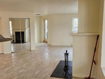 MT GABRIEL 41/2 foyer, golf,ski.tranquil