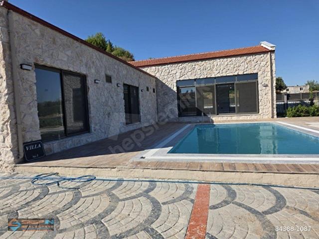 Muğla Ula Yeşilçam'da 1.200 m2 Bahçe İçerisinde Satılık Tam Müstakil Taş Villa