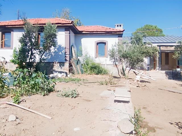 Muğla Yatağan Bağyakada 695 M² Arsa İçinde Havuzlu Taş Ev.