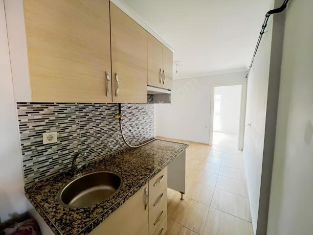 Muğla Yeniköy'de Meydana Çok Yakın Eşyasız 1+1 Kiralık Daire