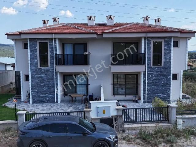 Muğla Akçova Geniş Bahçeli Satılık İkiz Villa