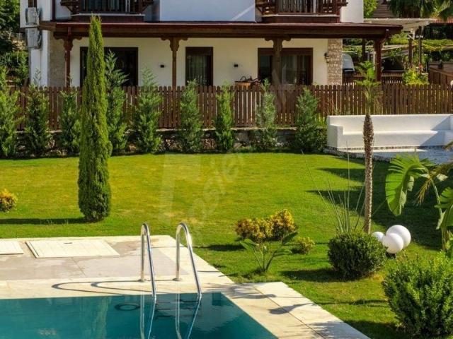 MUĞLA AKYAKAGÖKOVA'DA MÜSTAKİL 750 M2.ARSA İÇİNDE HAVUZLU VİLLA