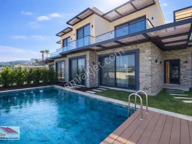 Muğla Bodrum Gündoğan Deniz Manzaralı Özel Havuzlu Tek Kat Villa
