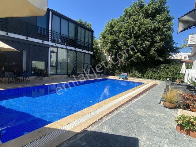 Muğla Bodrum Eskiçeşme'de Havuzlu Lüks Sitede Satılık Modern 1+1 Daire
