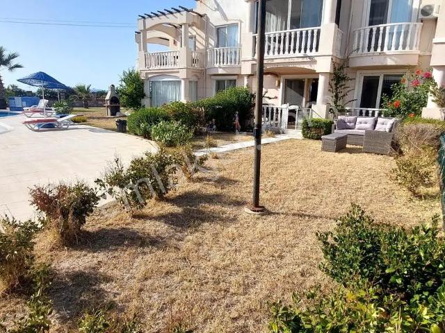 Muğla Bodrum Milas Boğaziçi Adabükü'nde Havuz Önü Bahçe Katı