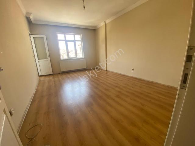 Muğla Emlaktan Tikveşli Sokak Girişi 80m 2+1 Çift Balkonlu 3.kat