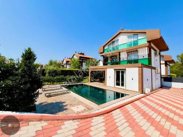 Muğla, Fethiye, Hisarönü 4 Yatak Odalı Modern Villa