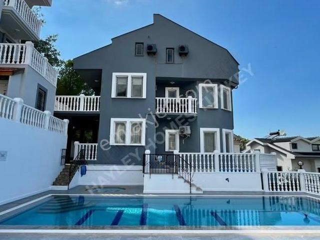 Muğla, Fethiye, Hisarönü'nün Kalbinde 4 Yatak Odalı Daire