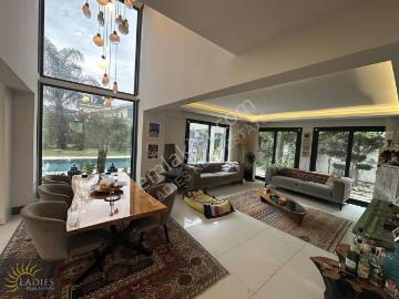 Muğla Göcek'te 4+1 Tam Müstakil Lüks Villa 4 Ebeveyn Banyolu