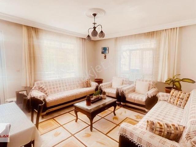 Muğla Güllük Merkezde Plaja Yürüme Mesafesinde 3+1 Geniş Daire