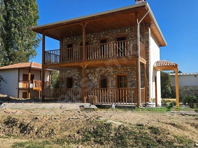 Muğla Karabağlar Yaylasında 2850m2 Arsa İçinde Satılık Müstakil Ev