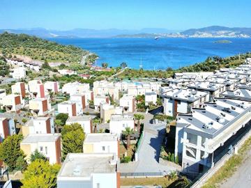 MUĞLA KIYIKIŞLACIKTA DENİZ MANZARALI SON 1 ADET BAHÇE KATI 1+1