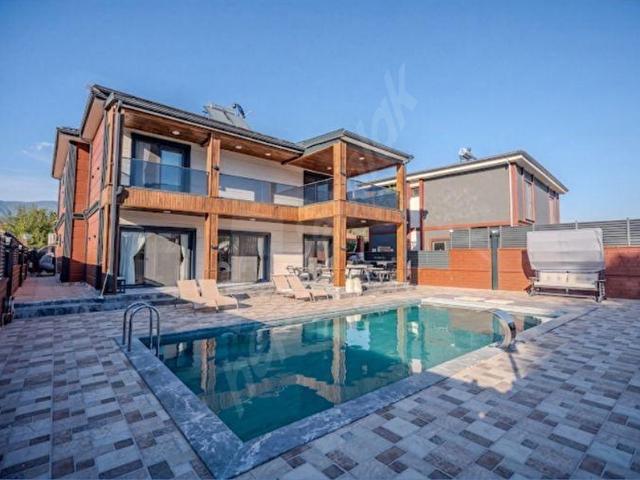 Muğla Köyceğiz Yangı'da 5+1, Eşyalı Isıtmalı Havuzlu Lüks Villa
