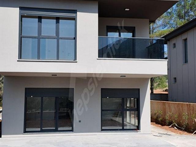 Muğla Menteşe Gülağzı Mahallesinde, Doğayla İç İçe Konumda Satılık Tam Müstakil Lüks Villa