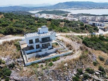 MUĞLA MİLAS BOĞAZİÇİNDE SATILIK MÜSTAKİL VİLLAİSKANI ALINMIŞTIR