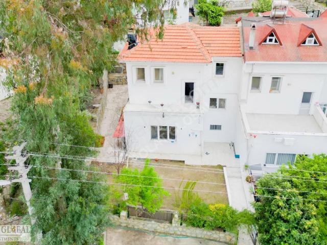 Muğla Milas Güllük Orjan Sitesinde Şık Ve Geniş 3+1 Villa