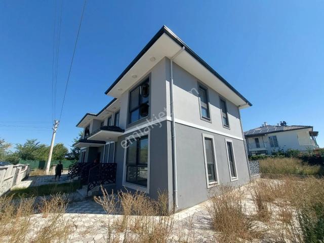 Muğla, Ortaca, Güzelyurt Da 140 M² Brüt, 125 M² Net Yüzme Havuzlu Sıfır 4+1 Satılık Villa