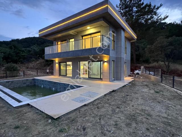 Muğla Sarıgermede Deniz Manzaralı Satılık Müstakil Villa