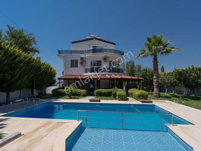 Muğla Seydikemer Kadıköy 'de Satılık Havuzlu Full Eşyalı 4+1 Tripleks Villa