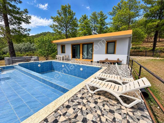 Muğla Seydikemer Zorlar Mahallesi Havuzlu, Eşyalı Müstakil Kiralık Ev | 1.800 M² Arazi İçerisinde