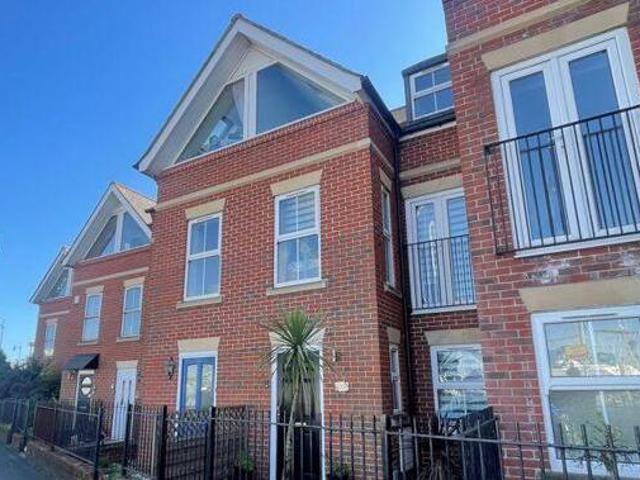 Mumby Road, Gosport, 4 Bedroom Town