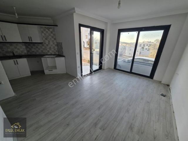 Mumcular Da Şok Market Yanı Kiralık 1+1 Bahçe Katı Daire