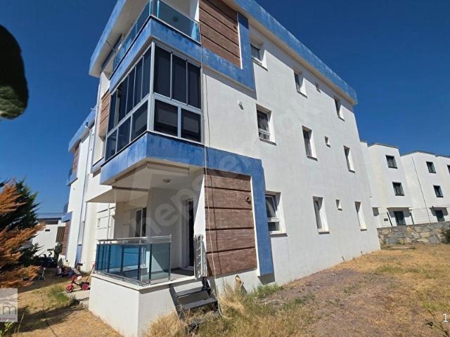 MUMCULAR KARAOVADA SIFIR, GENİŞ BAHÇELİ 2+1 DAİRE