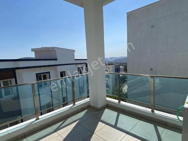 Mumcularda Geniş Balkonlu, Ferah Ve Masrafsız 3+1 Kiralık Daire