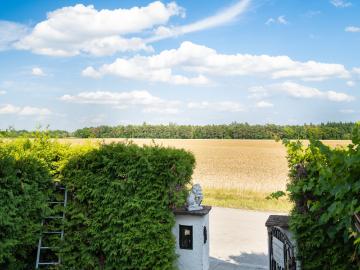 MÜNCHNER IG: Charmantes Zweifamilienhaus mit Blick ins Grüne – Ideal für Familien oder Investment!