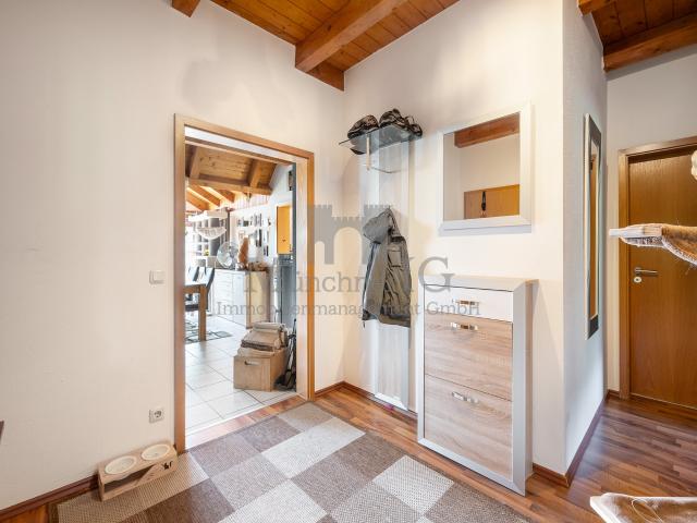 MÜNCHNER IG: Helle Dachwohnung mit Galerie und Ausblick – Wohnen auf höchstem Niveau!