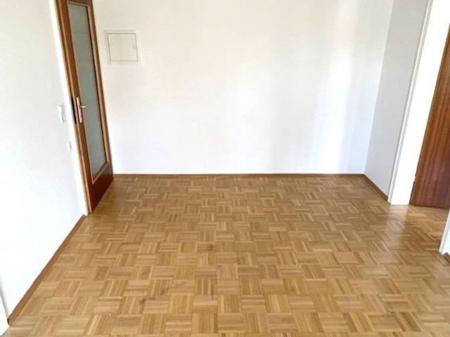 München Milbertshofen Helle 2 Zimmer Whg Küche, Duschbad/WC, Kellerabt