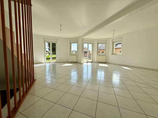 MUNCHHOUSE: maison de 5 pièces 142 m2 à louer