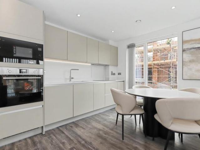 Munda Way Oxford OX2 2 bed apartment to rent £2,250 pcm £519 pw
