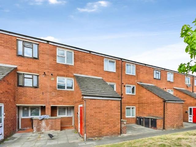 Mundford Road, London E5 3 bed terraced house to rent £2,500 pcm £577 pw