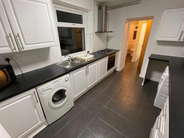 Mundy Place, Cardiff CF24 4 bed house to rent £2,200 pcm £508 pw