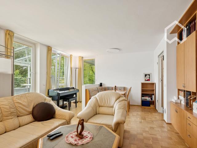 Munich Bright, furnished 4 room apartment with terrace, loggia and lake proximity Temporary rental in Munich