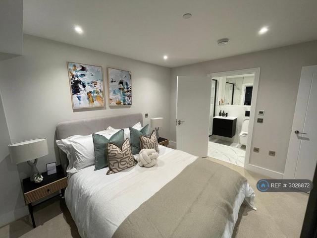Munro Court, Barnet, EN4 1 bed flat to rent £2,150 pcm £496 pw