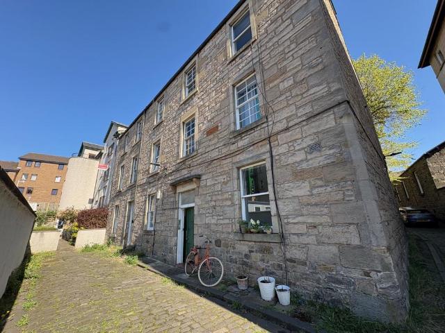 Munro Place, Canonmills, EH3 1 bed flat to rent £1,050 pcm £242 pw