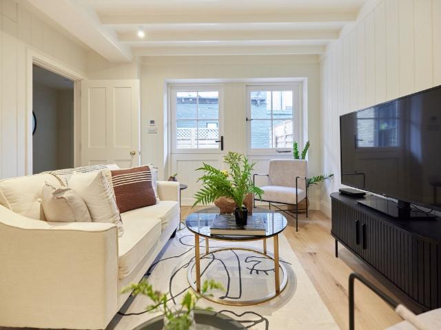 Munster Mews SW6, 2 bed flat to rent, £5,000 pcm | PrimeLocation