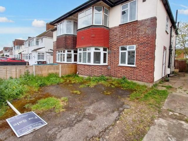 Munster Avenue, Hounslow, TW4 2 bed flat to rent £2,000 pcm £462 pw