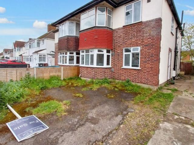 Munster Avenue, Hounslow TW4, 2 bed flat to rent, £1,950 pcm | PrimeLocation