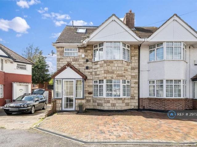 Munster Avenue, Hounslow, TW4 4 bed semi detached house to rent £3,600 pcm £831 pw