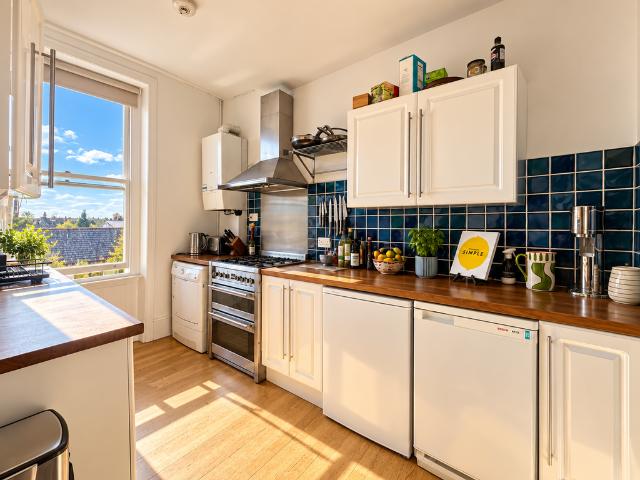 Munster Road, London SW6 1 bed apartment to rent £2,300 pcm £531 pw