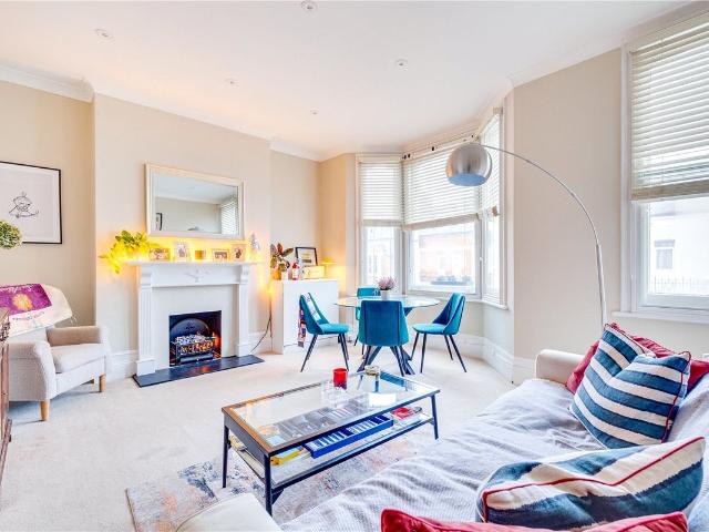 Munster Road, London SW6, 1 bed flat to rent, £2,275 pcm | PrimeLocation