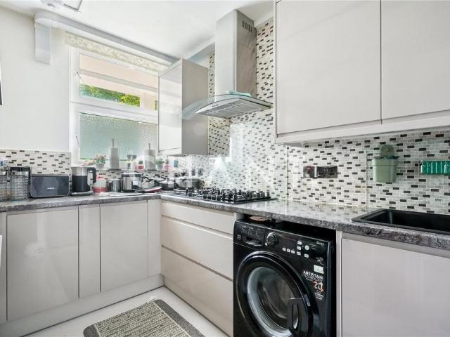 Munster Square, Camden, London, NW1 4 bed apartment to rent £4,400 pcm £1,015 pw