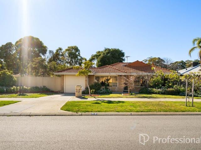 MUCH LOVED FAMILY HOME WITH SENSATIONAL GARDEN SURROUNDS AND A PREMIUM PARKLAND SETTING