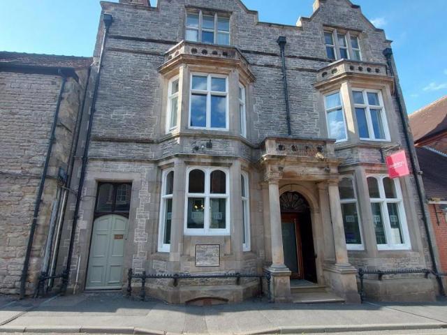 Much Wenlock 4 bed townhouse to rent £2,000 pcm £462 pw