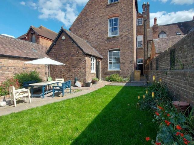 Much Wenlock 4 bed townhouse to rent £2,250 pcm £519 pw